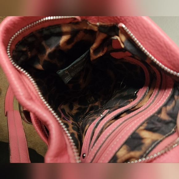 B. Makowsky Leather Crossbody Bag, Pink w/ Animal Print Lining. - Picture 6 of 10